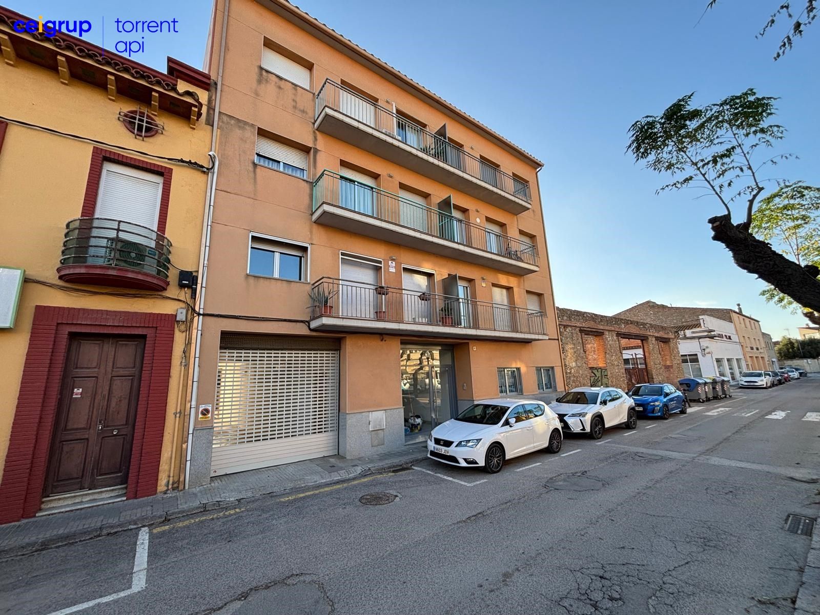Vista exterior de Pis en venda en Torroella de Montgrí amb Calefacció, Terrassa i Moblat