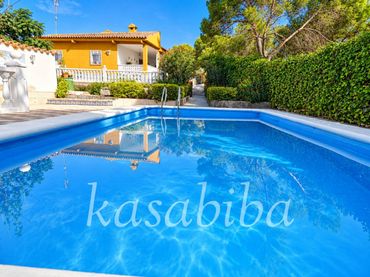 Chalet con piscina en venta en Calle POLÍGONO