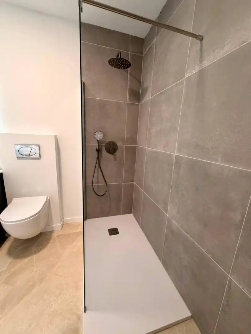 Badezimmer von Wohnung zum Verkauf in Ador mit Klimaanlage, Ofen und Waschmaschine