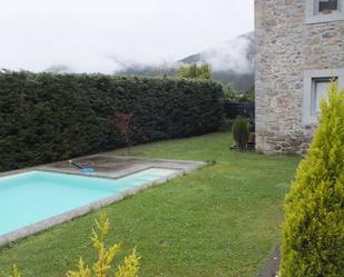 Piscina de Casa o xalet en venda en Cangas de Onís amb Terrassa i Piscina