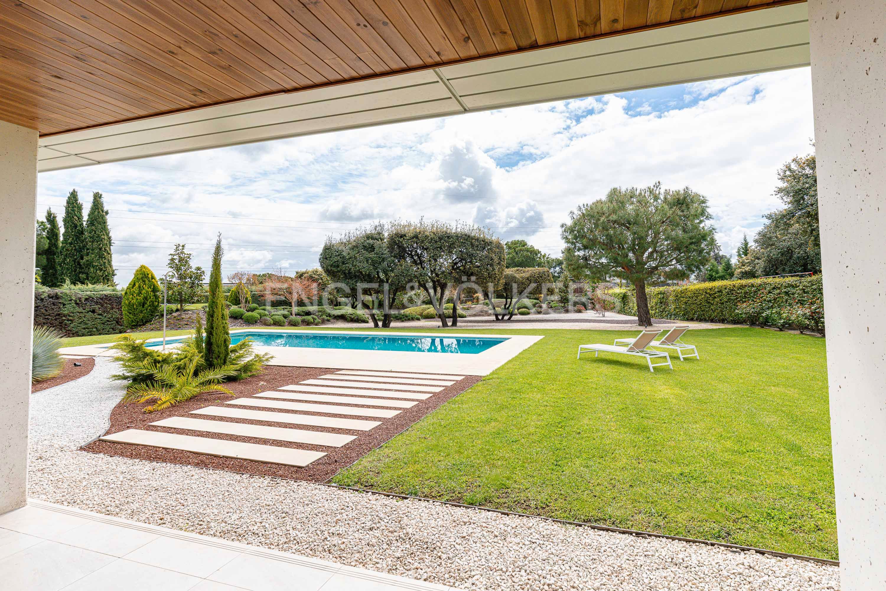 Swimming pool of House or chalet for sale in Boadilla del Monte  with Air Conditioner, Heating and Private garden