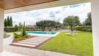Swimming pool of House or chalet for sale in Boadilla del Monte  with Air Conditioner, Heating and Private garden
