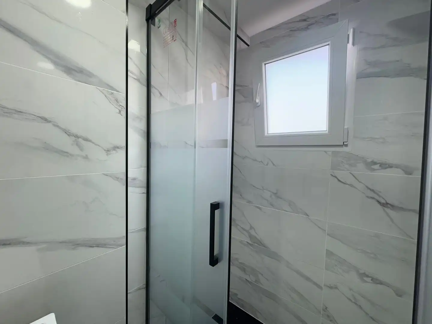 Baño de Piso en venta en Alicante / Alacant con Aire acondicionado