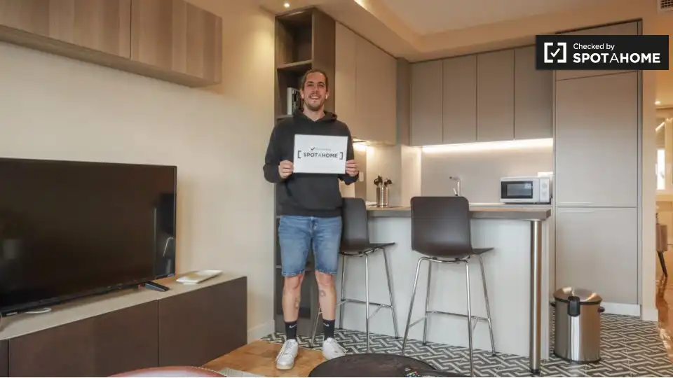 Außenansicht von Wohnung zur Miete in Madrid mit Klimaanlage, Heizung und Möbliert