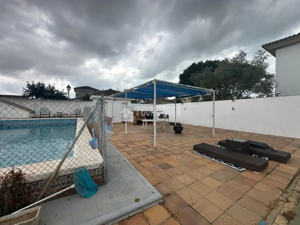 Swimming pool of Houses for sale in El Puerto de Santa María