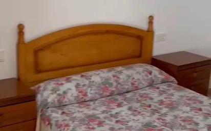 Dormitori de Pis de lloguer en  Granada Capital amb Moblat, Forn i Rentadora