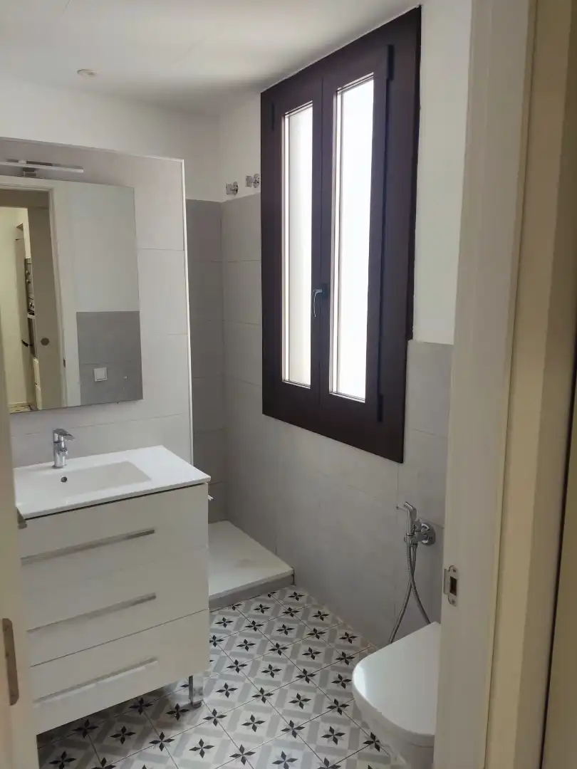 Badezimmer von Dachboden zur Miete in Barcelona mit Klimaanlage, Heizung und Terrasse