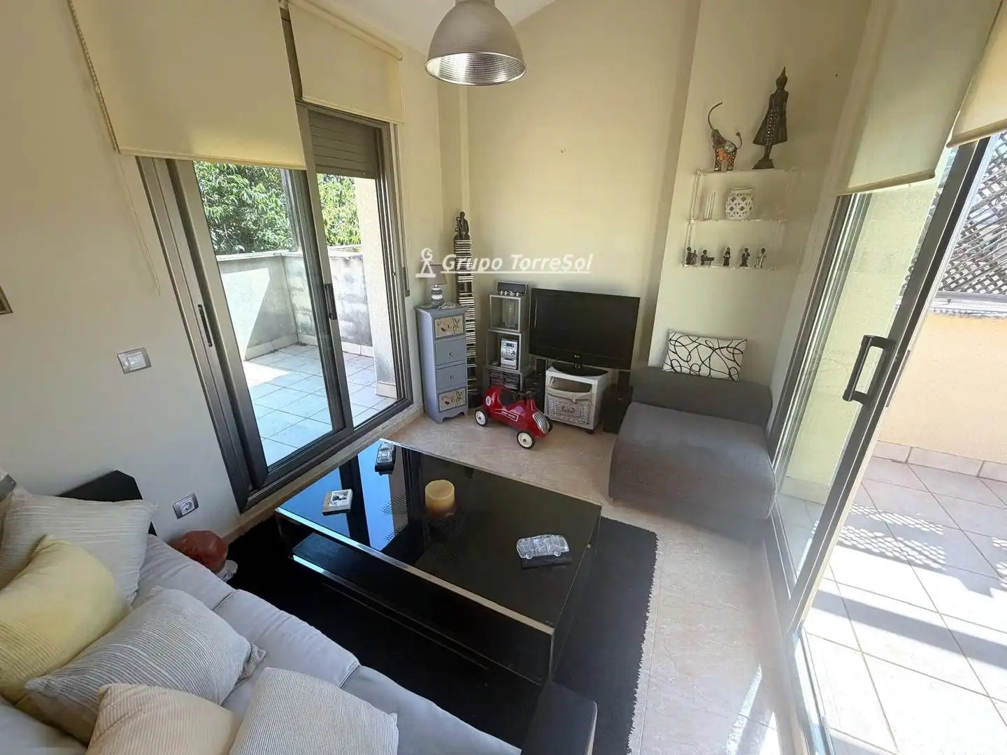 Sala d'estar de Casa adosada en venda en El Vendrell amb Aire condicionat, Calefacció i Jardí privat