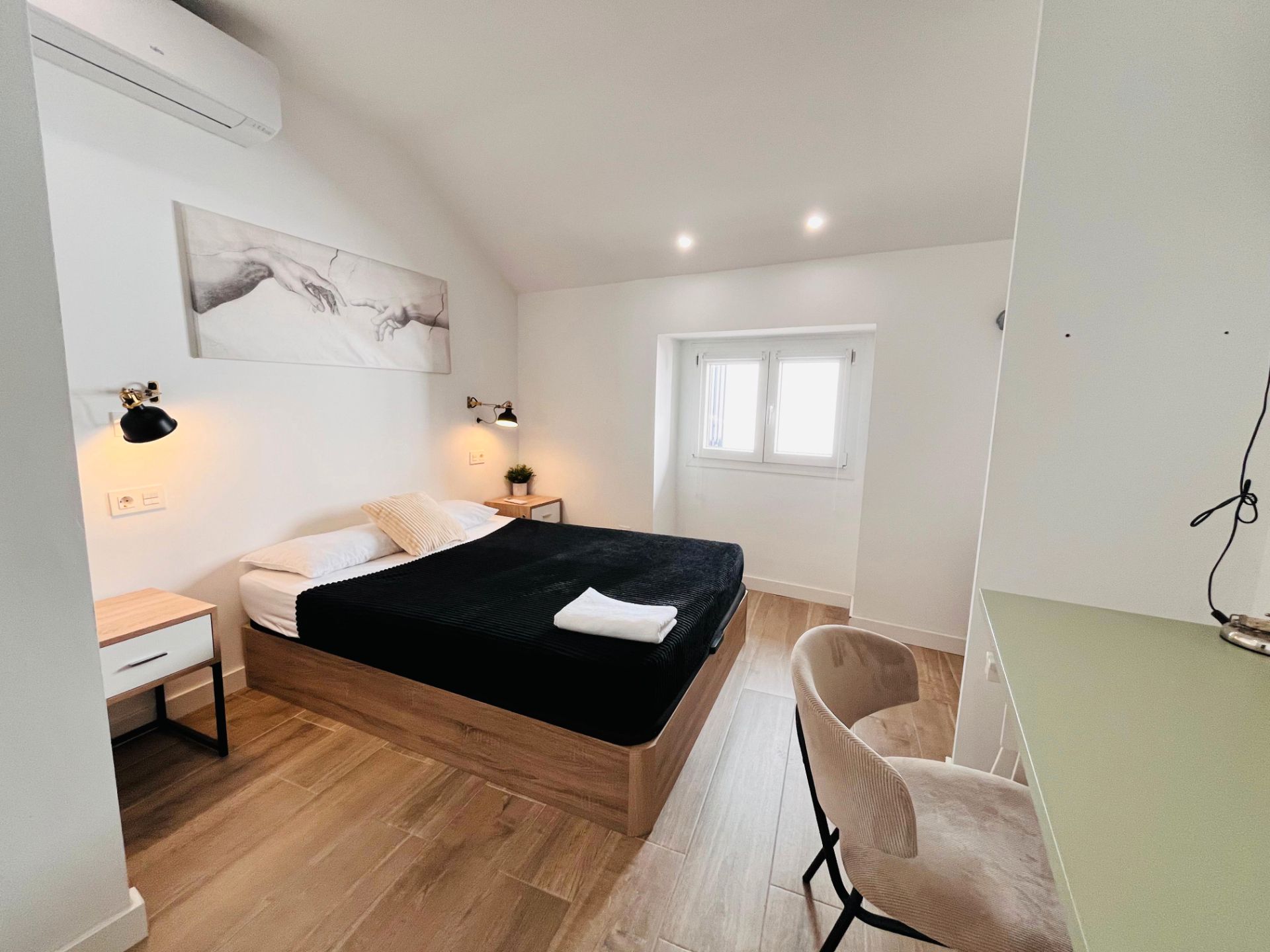 Bedroom of Flat to share in  Madrid Capital  with Air Conditioner, Furnished and Oven