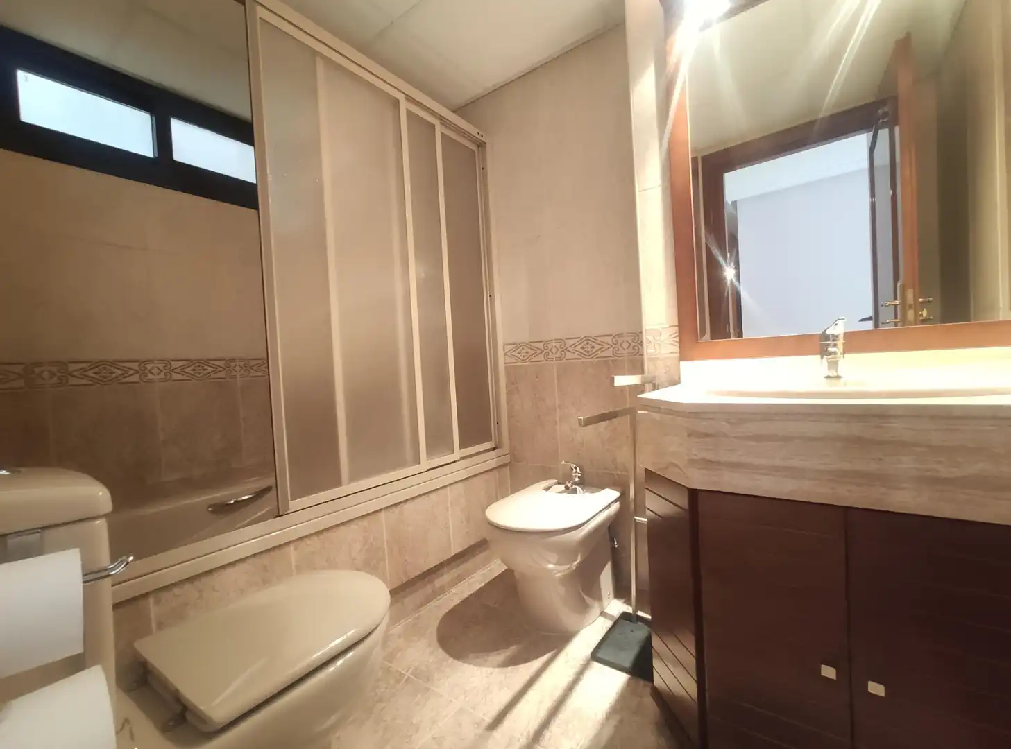 Badezimmer von Wohnung zur Miete in Madrid mit Klimaanlage, Heizung und Parkett