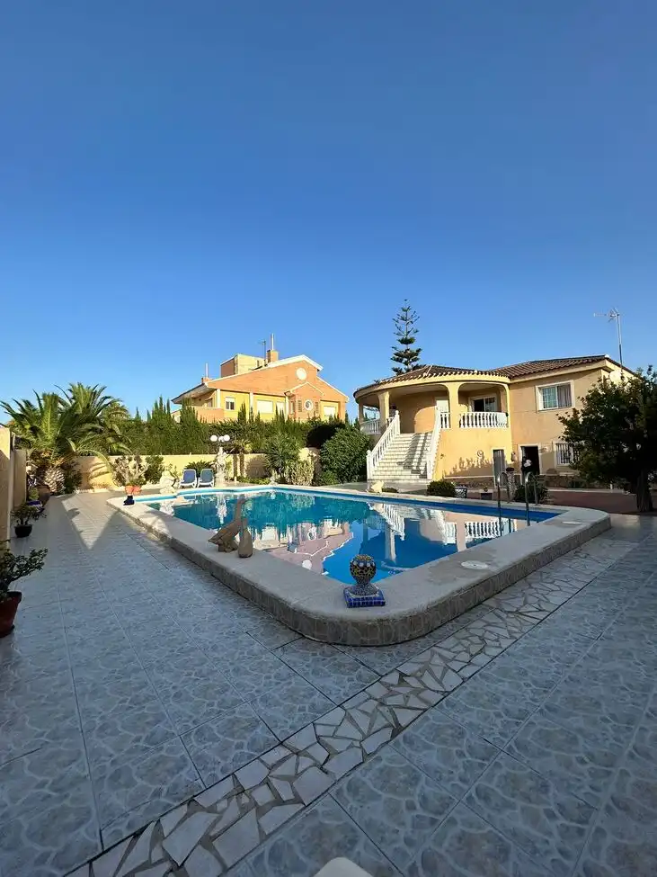 Casa amb piscina en venda a Centro