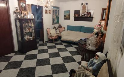 Sala d'estar de Casa o xalet en venda en Marbella amb Moblat, Forn i Rentadora