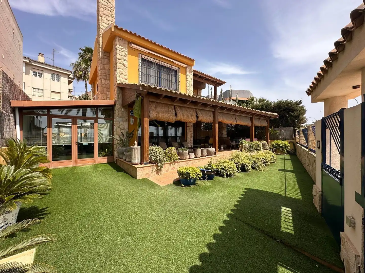 Villa avec balcon à vendre à Santa Pola ciudad