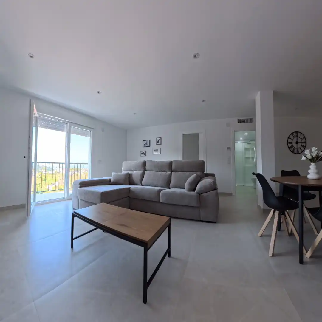 Sala d'estar de Apartament de lloguer en Algarrobo amb Aire condicionat, Calefacció i Moblat