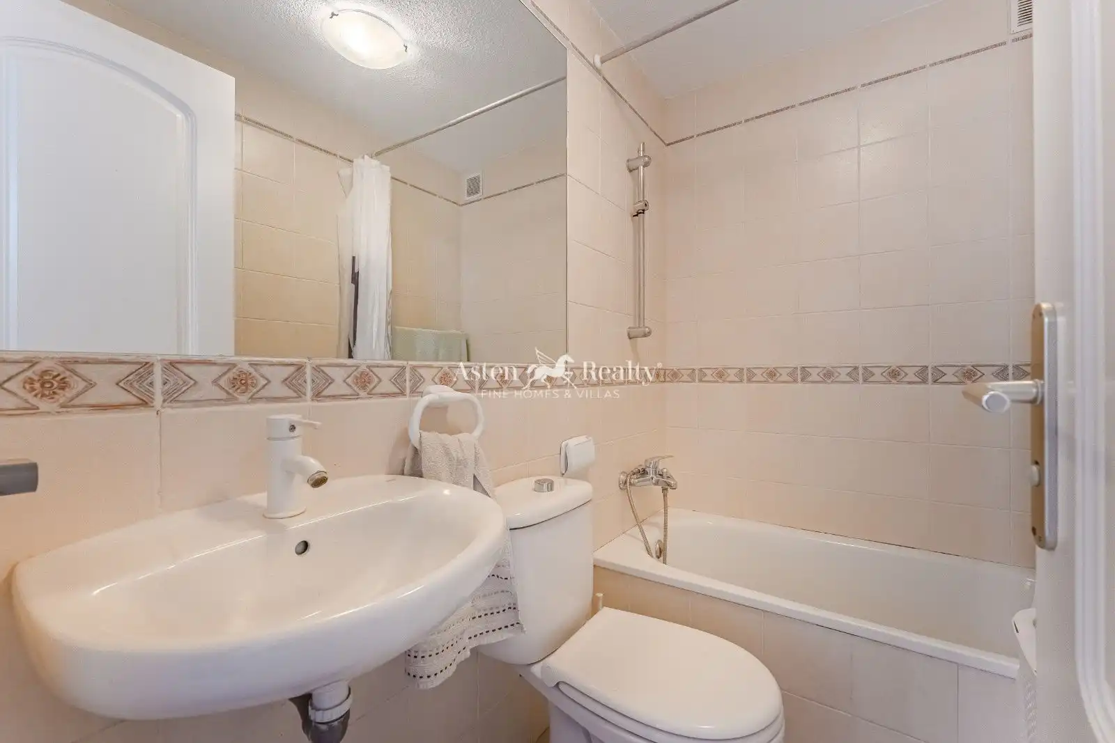 Bathroom of Attic for sale in Adeje  with Terrace, Storage room and Swimming Pool