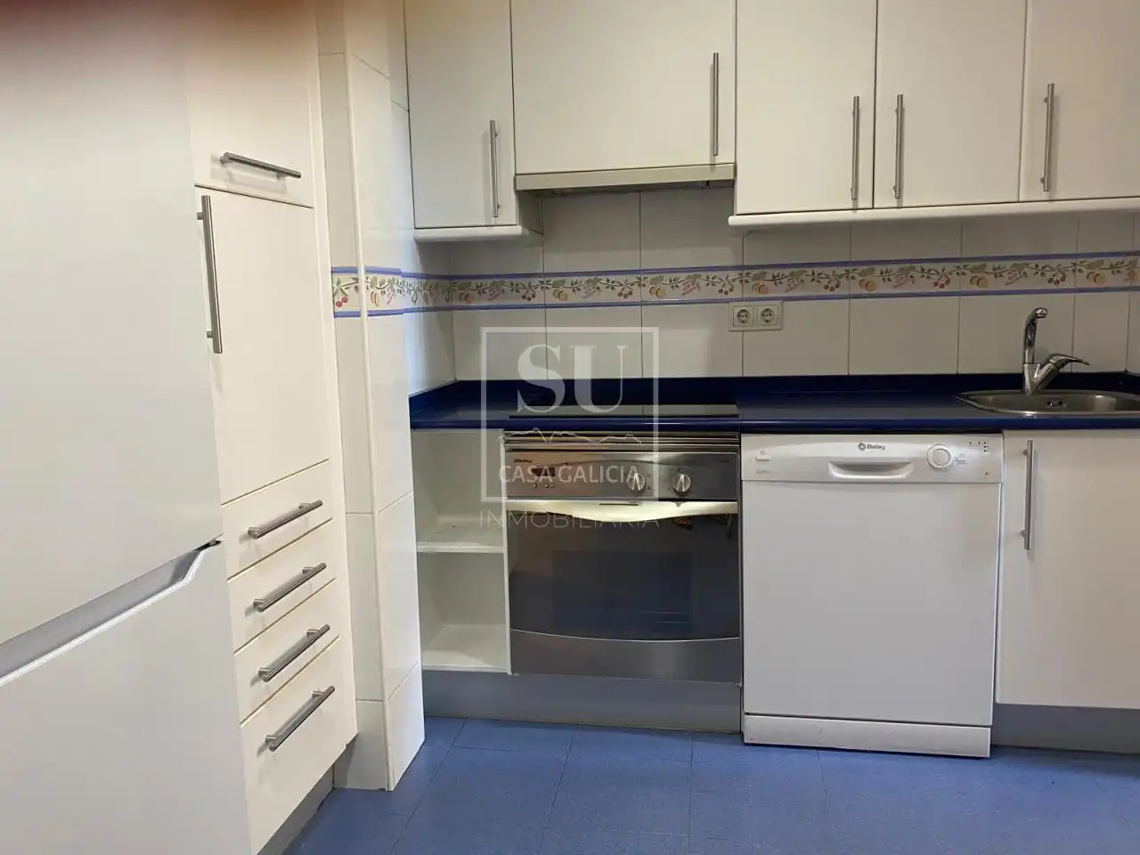 Cocina de Piso en venta en Vigo  con Calefacción y Trastero
