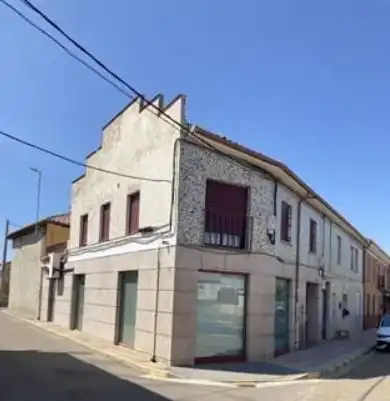 Vista exterior de Local en venda en Santa Cristina de Valmadrigal