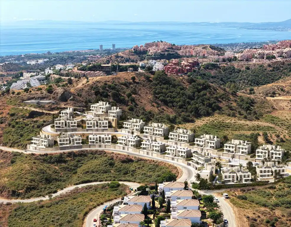 Vista exterior de Casa adosada en venda en Mijas amb Aire condicionat, Jardí privat i Terrassa