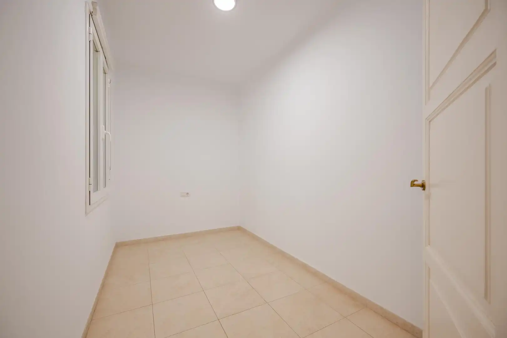 Bedroom of Flat for sale in Girona