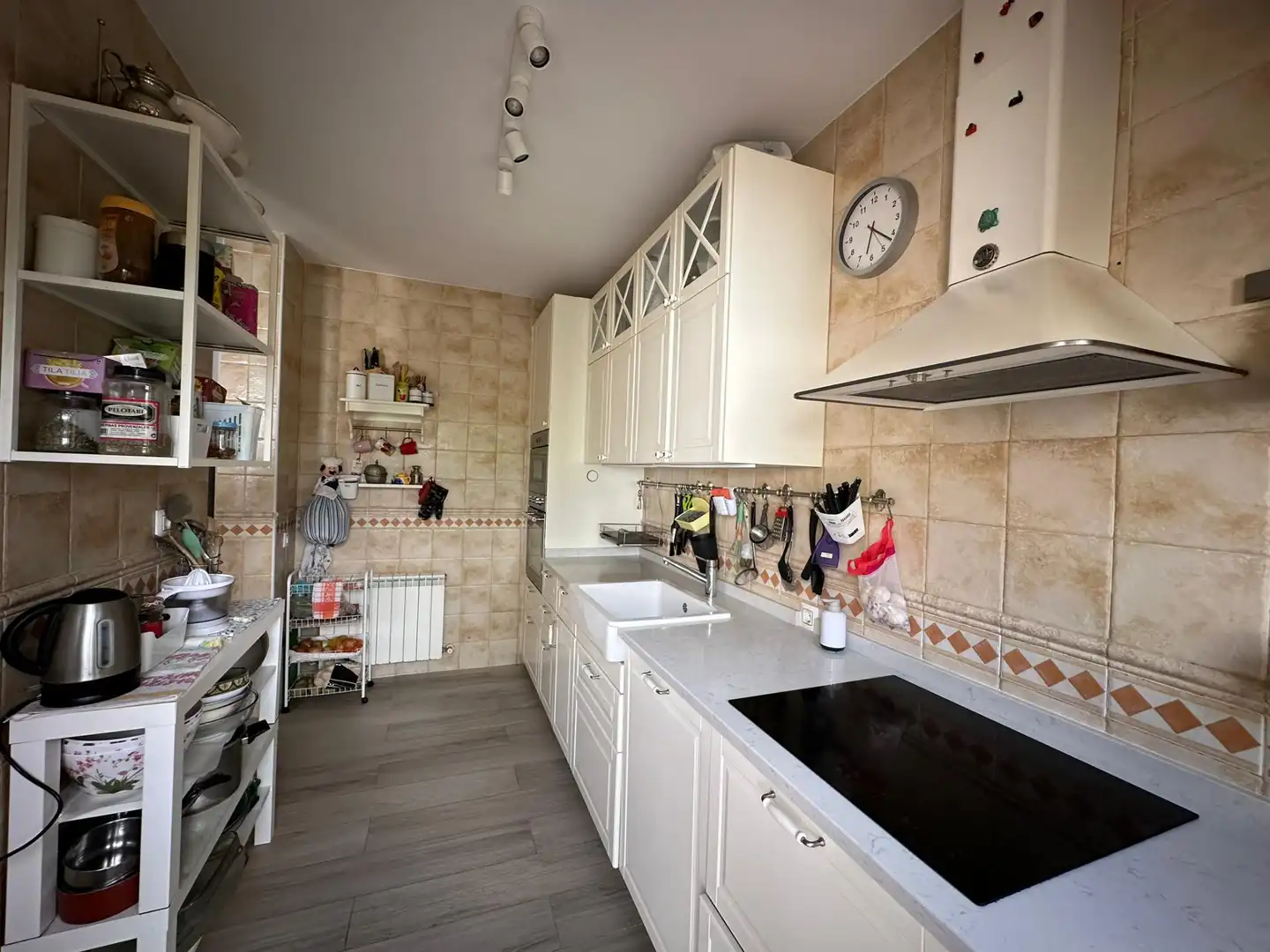 Cocina de Casa o chalet en venta en Sevilla la Nueva con Aire acondicionado, Calefacción y Jardín privado