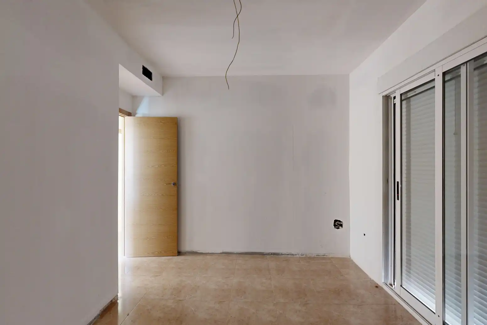 Wohnung zum Verkauf in Cartagena mit Privatgarten, Terrasse und Abstellraum