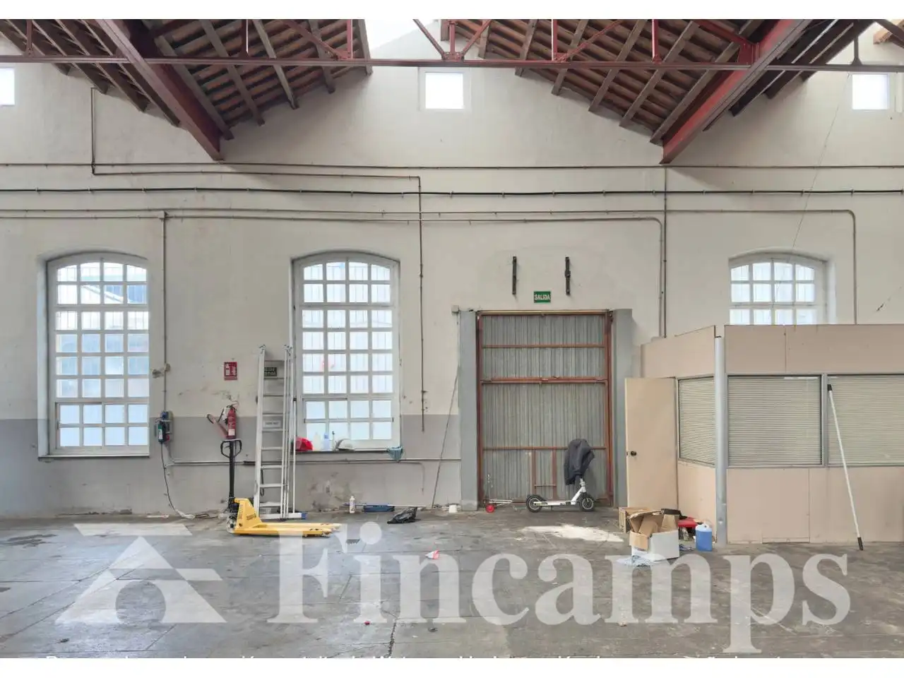 Fabrikhallen zur Miete in Sabadell mit Heizung und Alarm