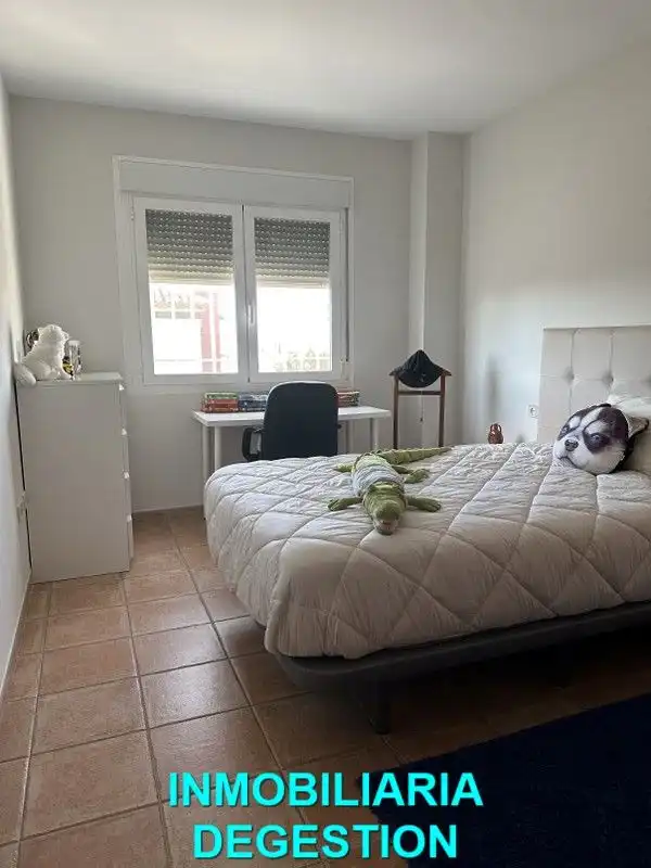 Dormitori de Casa o xalet en venda en Linares amb Aire condicionat, Calefacció i Jardí privat