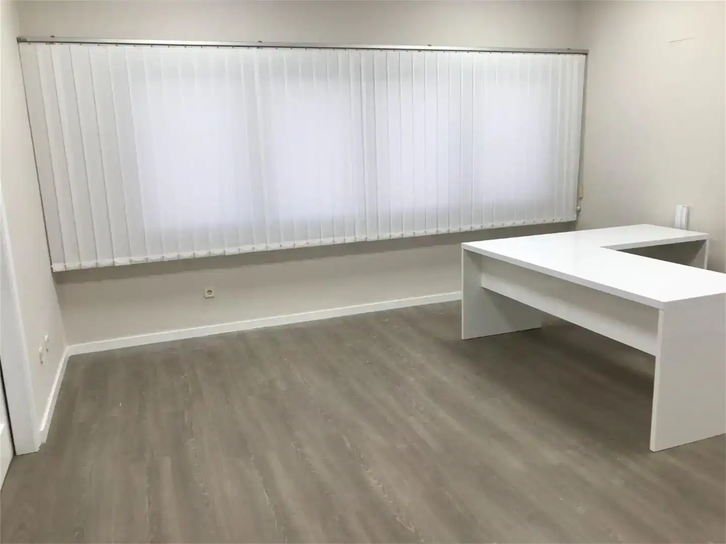Habitación de Oficina de alquiler en Polígono Industrial 