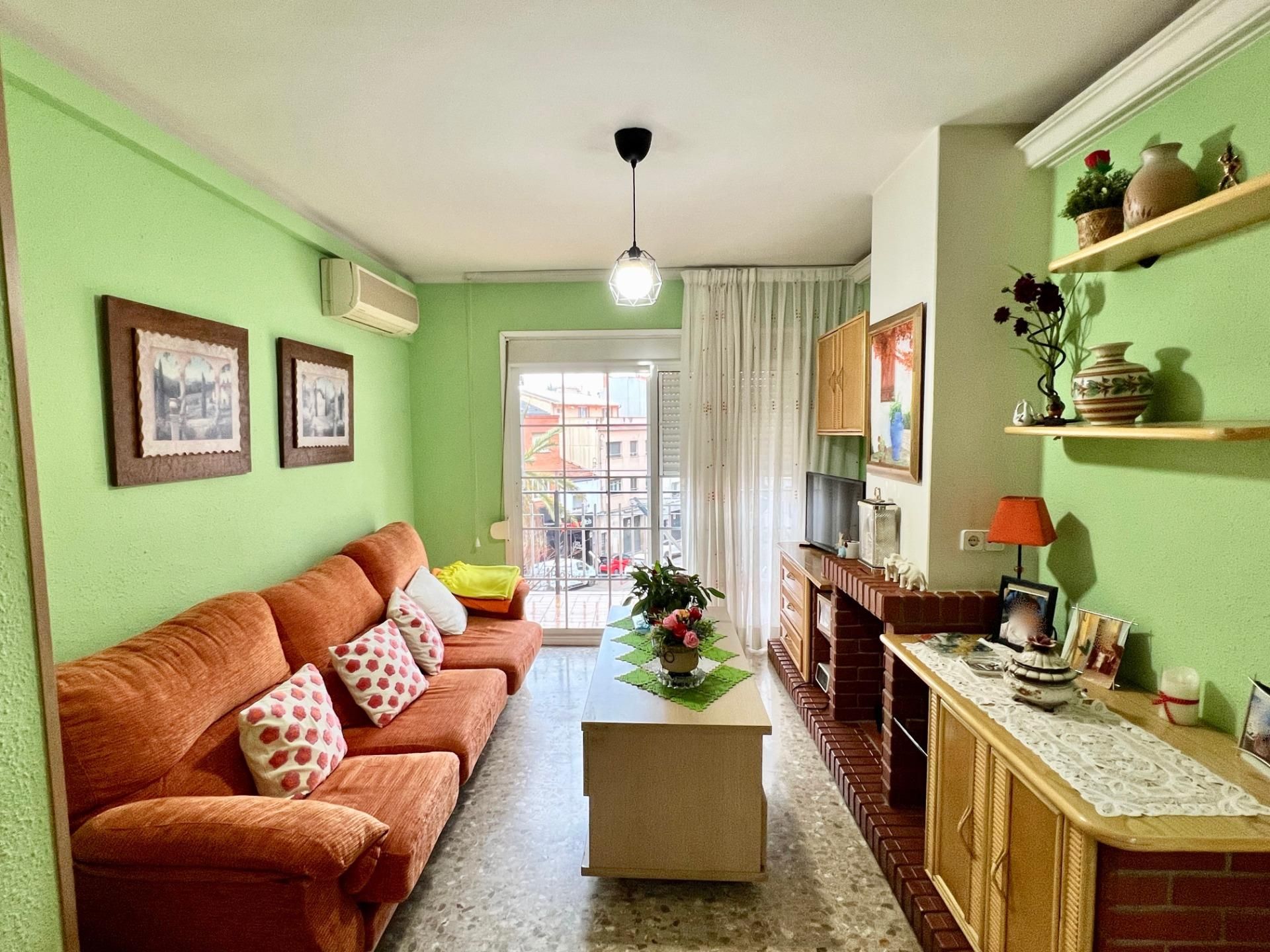 Sala d'estar de Pis en venda en Terrassa amb Aire condicionat i Balcó