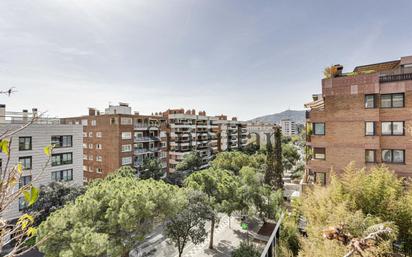 Exterior view of Flat for sale in  Barcelona Capital  with Terrace and Balcony