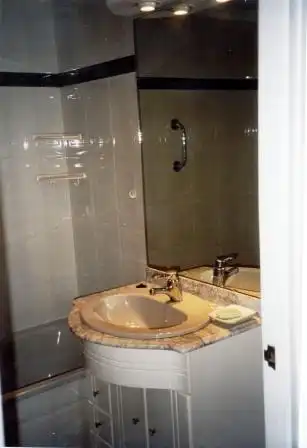Bathroom of Flat for rent in Tomares  with Air Conditioner, Heating and Private garden