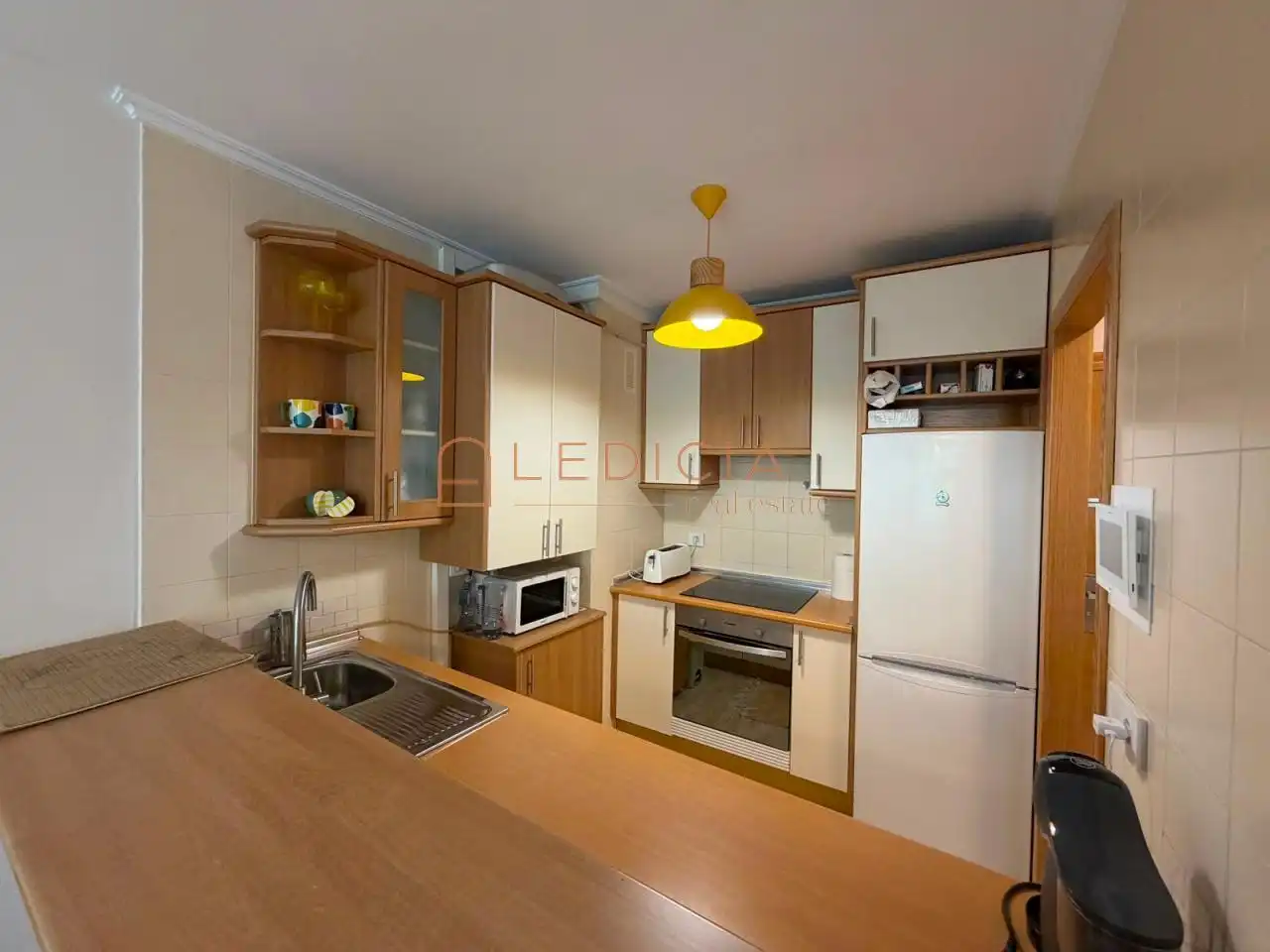Küche von Wohnung zur Miete in Vigo  mit Heizung, Abstellraum und Möbliert
