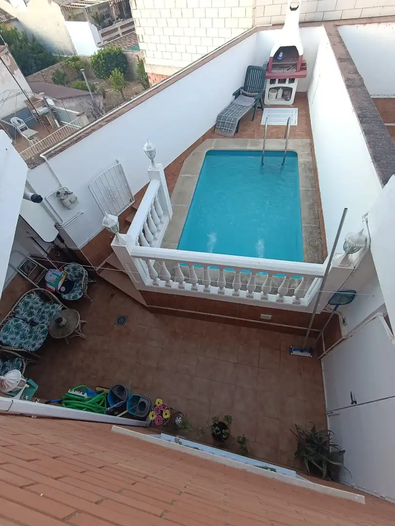 Piscina de Casa adosada en venda en Linares amb Aire condicionat, Calefacció i Terrassa