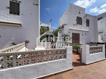 Casa con piscina in vendita a AVENIDA DEL PORT CANIGO 7, 17480 ROSES