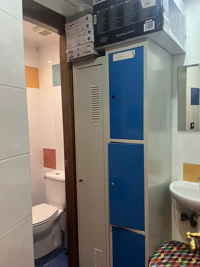Badezimmer von Geschaftsraum zum Verkauf in Barakaldo  mit Klimaanlage, Möbliert und Alarm