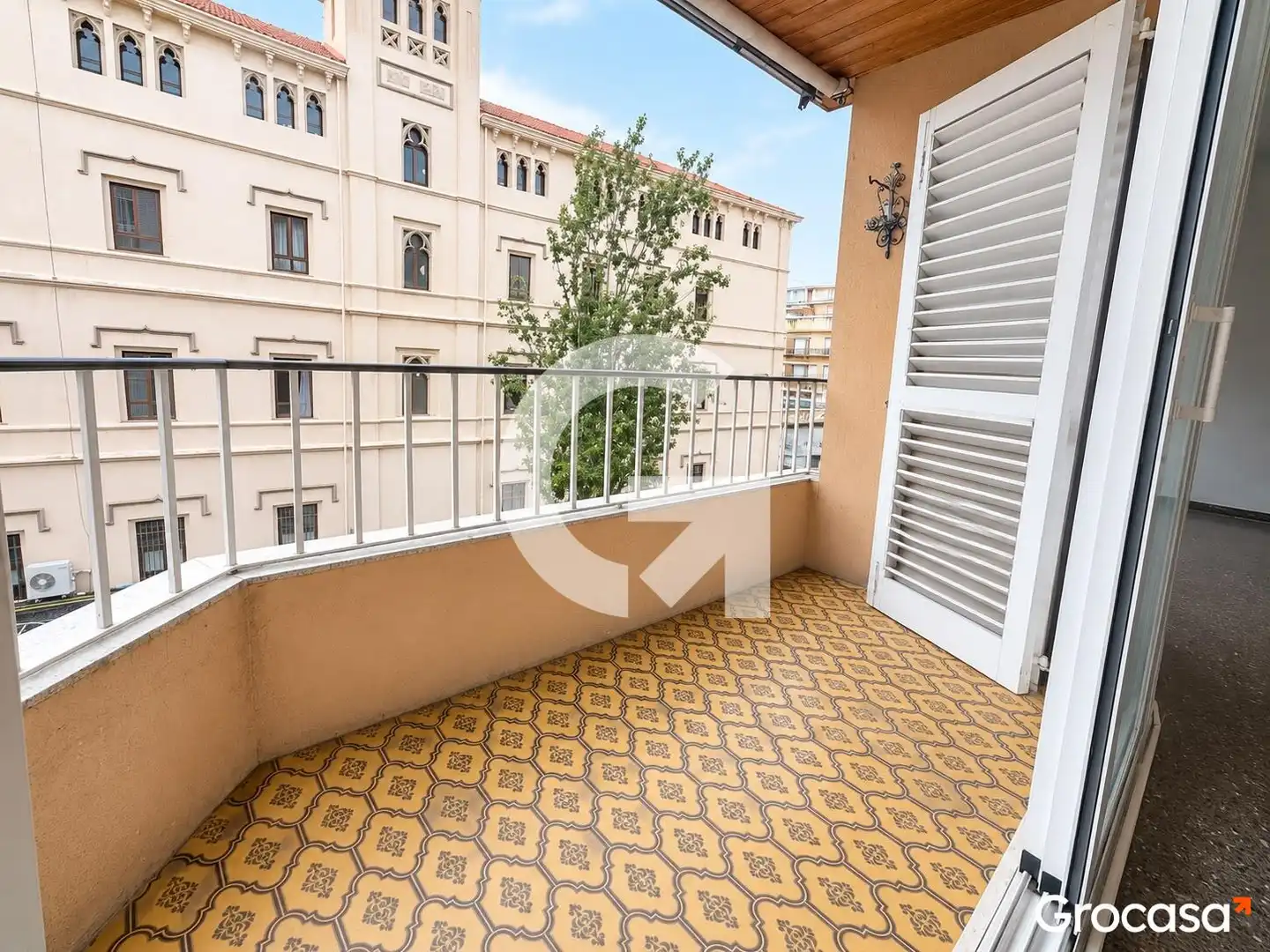 Piso con terraza en venta en RB SALVADOR SAMA