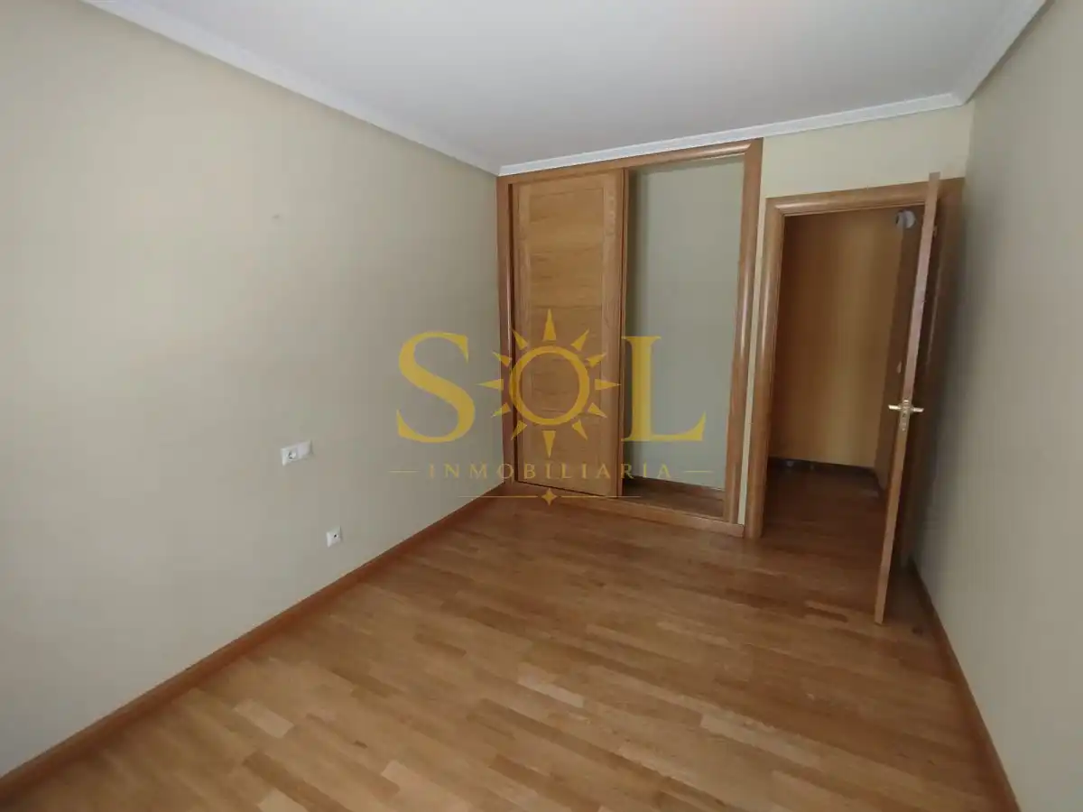 Bedroom of Flat for sale in Valencia de Don Juan  with Heating and Terrace