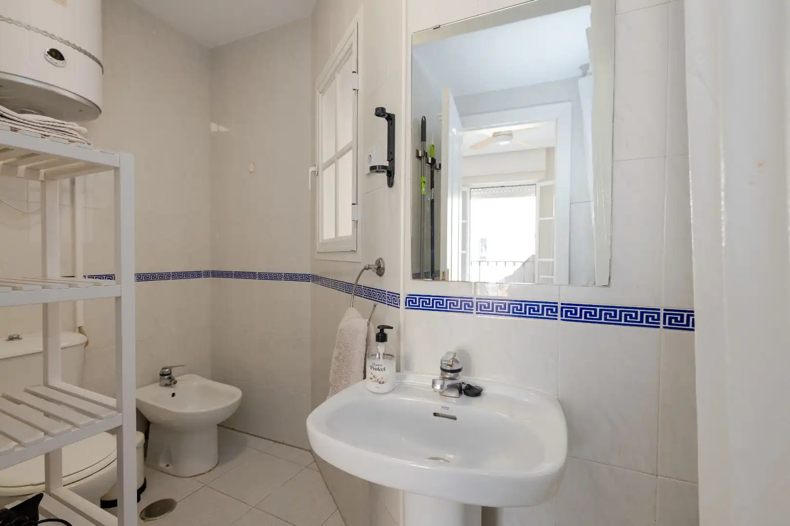 Bathroom of Flat for sale in Málaga  with Air Conditioner, Heating and Storage room