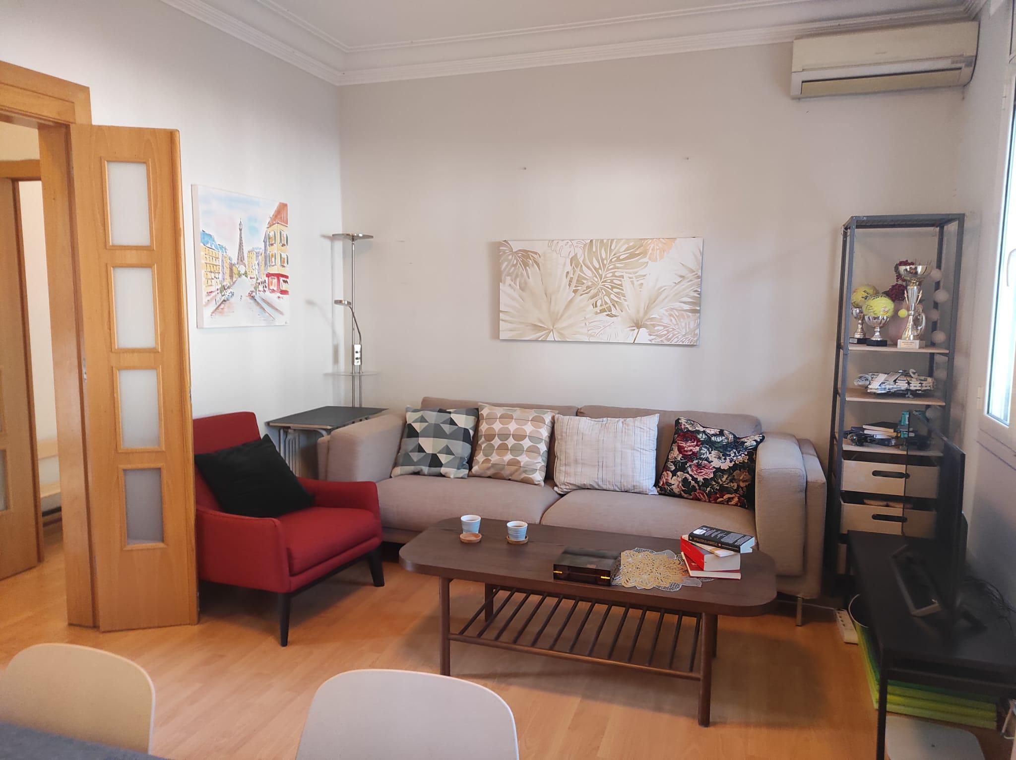 Living room of Flat for sale in  Barcelona Capital  with Air Conditioner, Heating and Parquet flooring