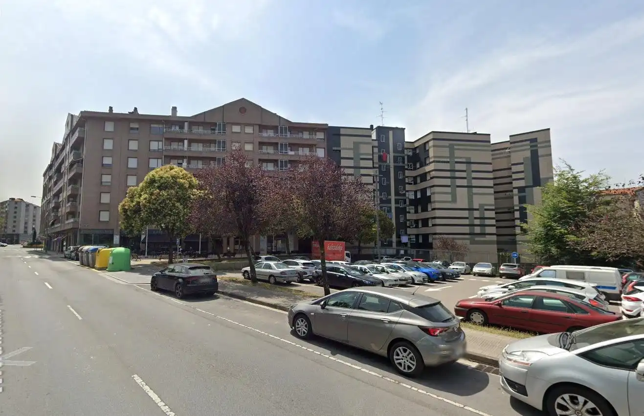 Vista exterior de Piso en venta en Basauri  con Calefacción, Trastero y Amueblado
