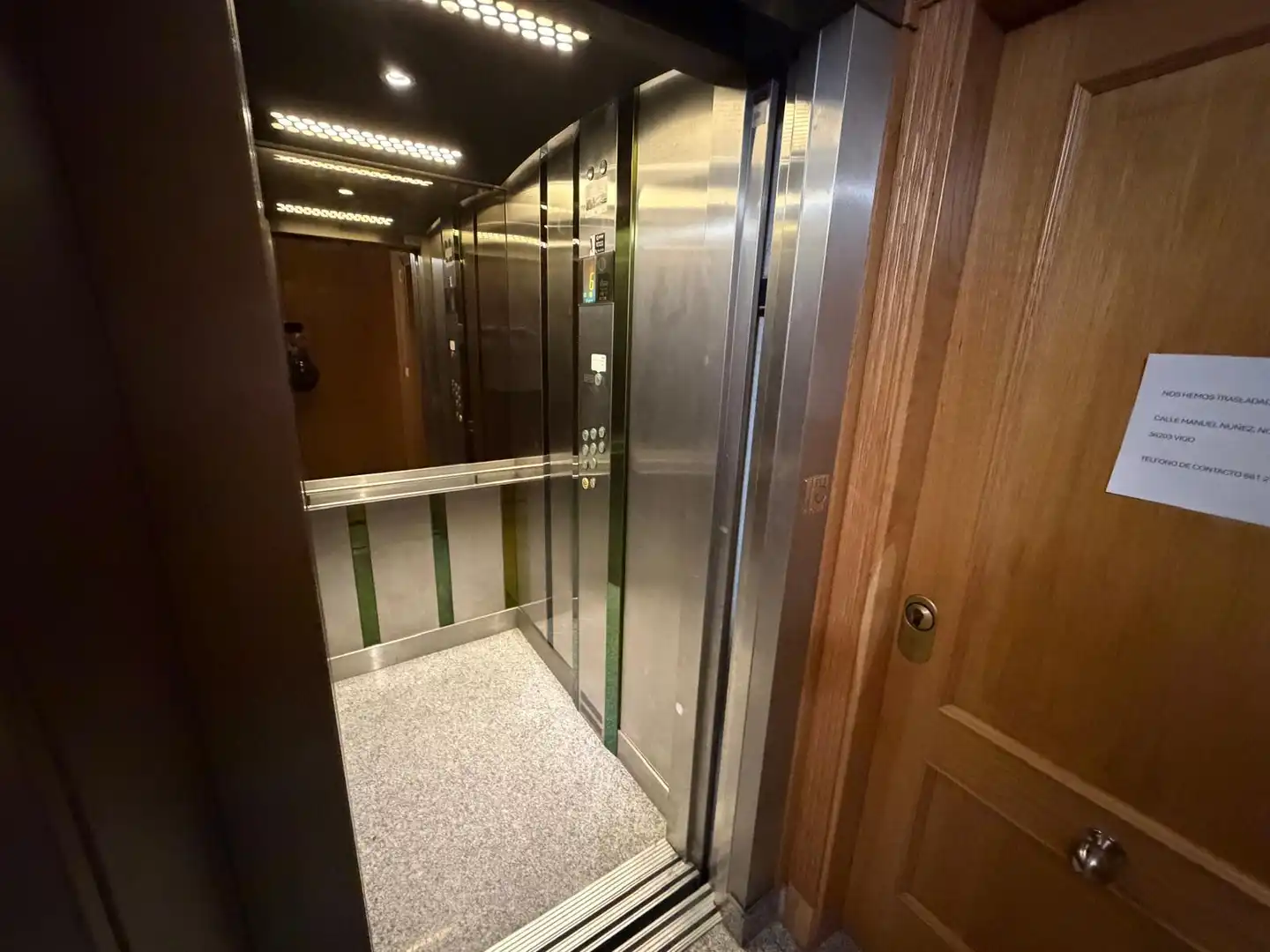 Oficina con ascensor en alquiler en Rúa Colón, imagen 16