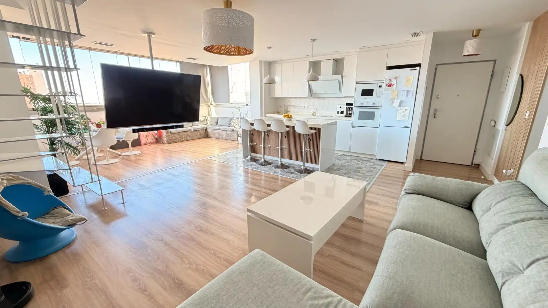 Wohnzimmer von Dachboden zum Verkauf in Elche / Elx mit Heizung, Terrasse und Abstellraum