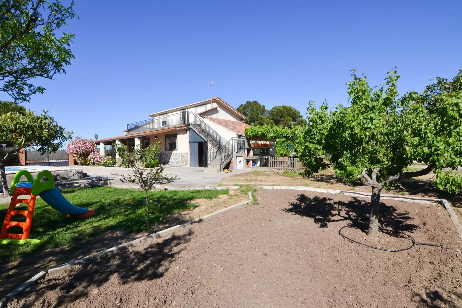 Jardí de Casa o xalet en venda en Casarrubios del Monte amb Calefacció, Jardí privat i Terrassa