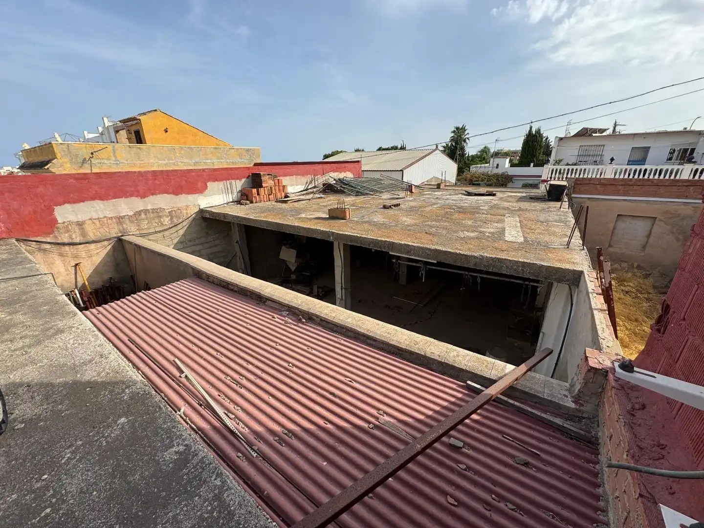 Außenansicht von Fabrikhallen zum Verkauf in Torremolinos