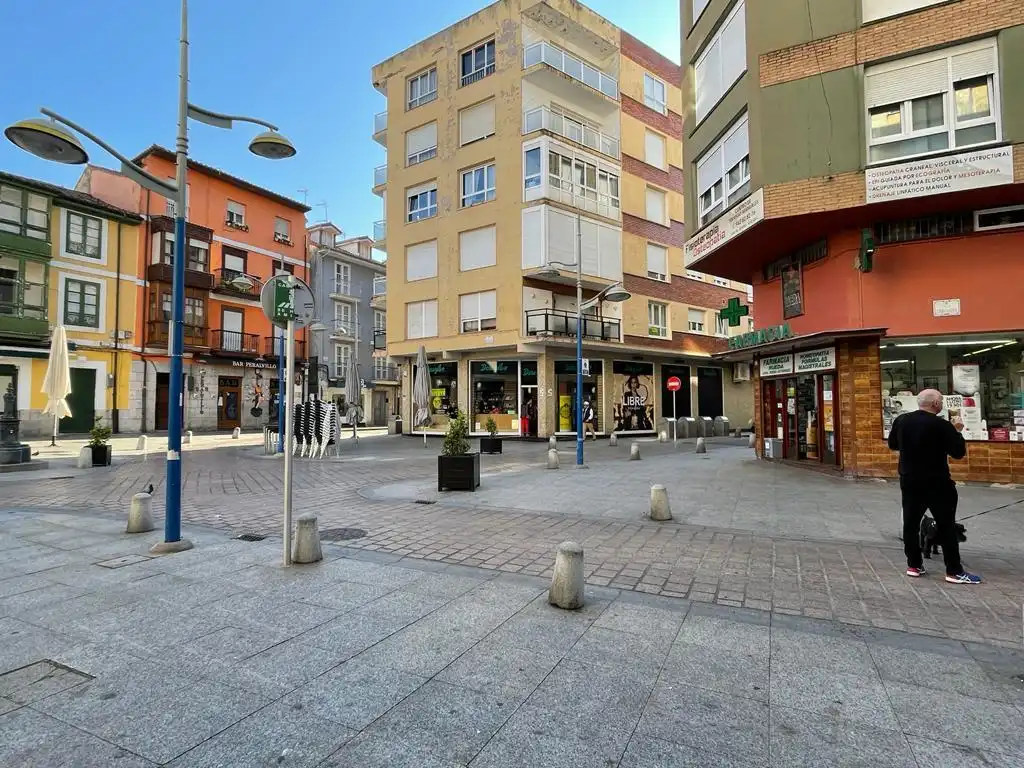 Local de alquiler en Juan José Ruano, 1, Santoña