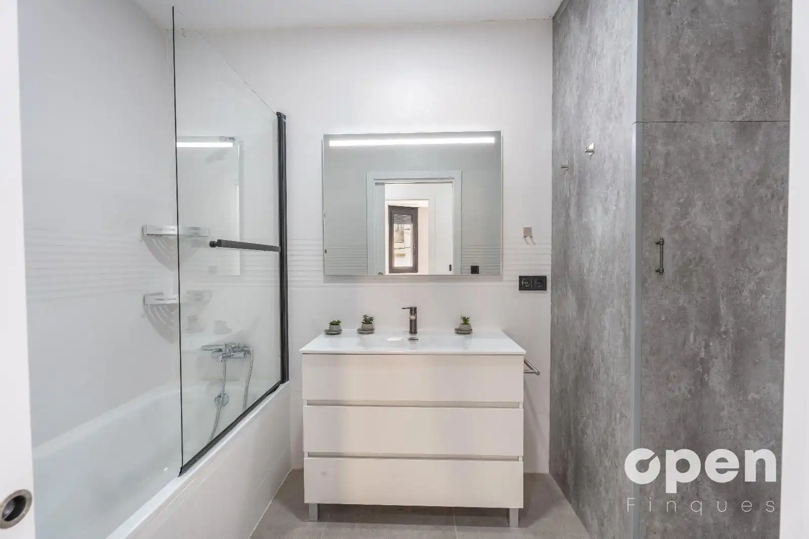 Badezimmer von Wohnung zum Verkauf in Terrassa mit Klimaanlage, Heizung und Terrasse