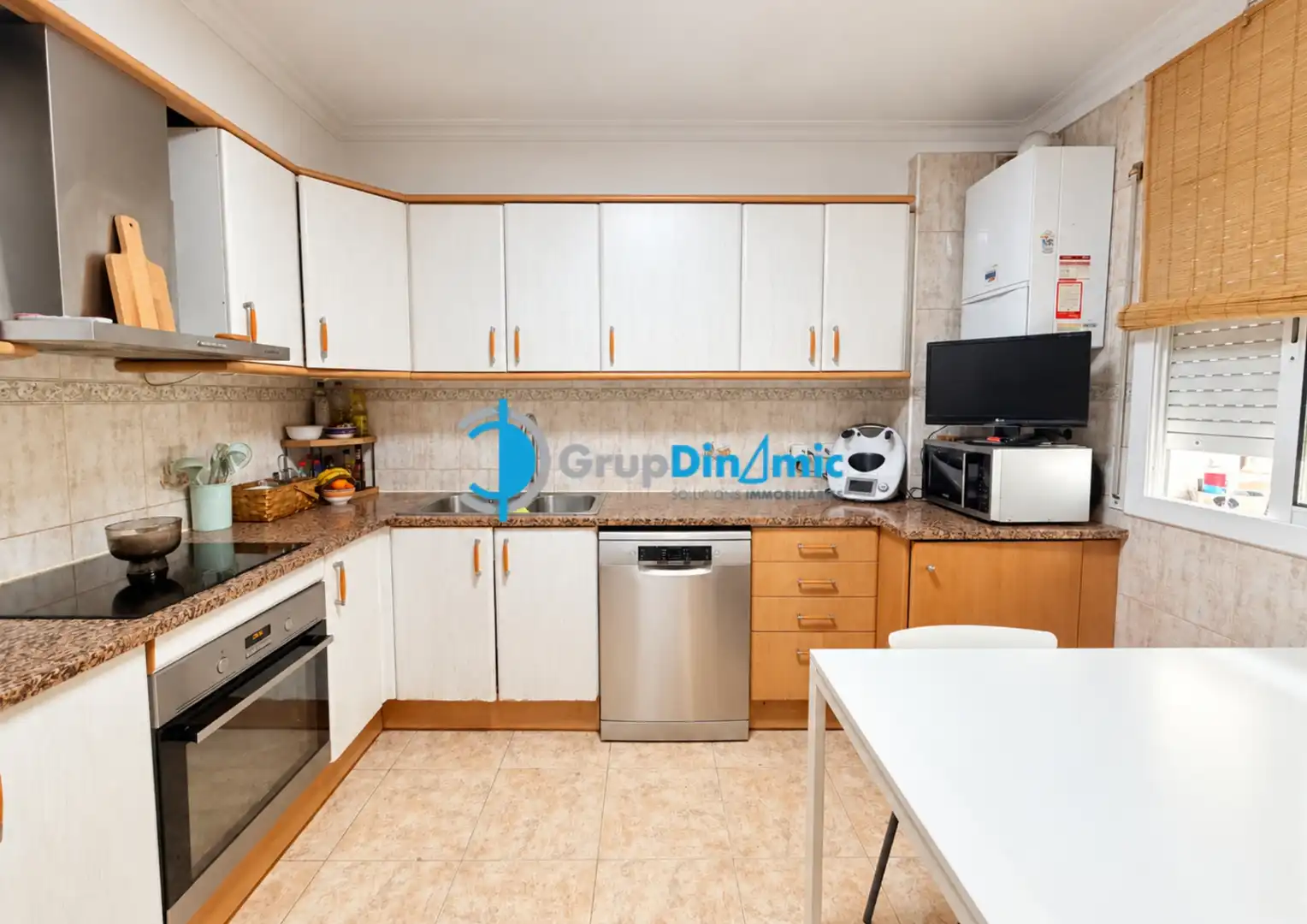 Kitchen of Duplexes for sale in Avinguda Catalunya