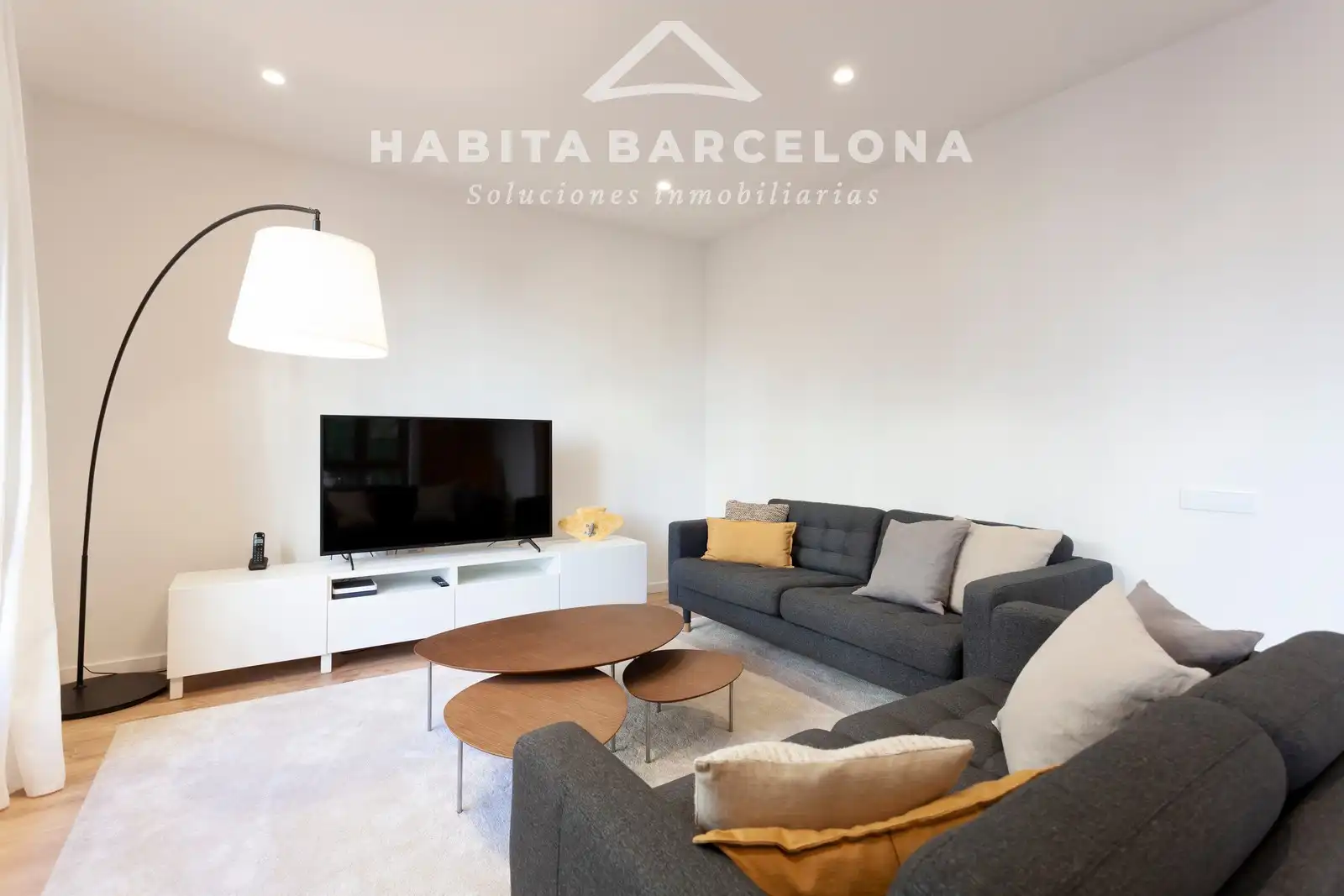 Sala de estar de Piso de alquiler en Barcelona con Aire acondicionado, Calefacción y Parquet