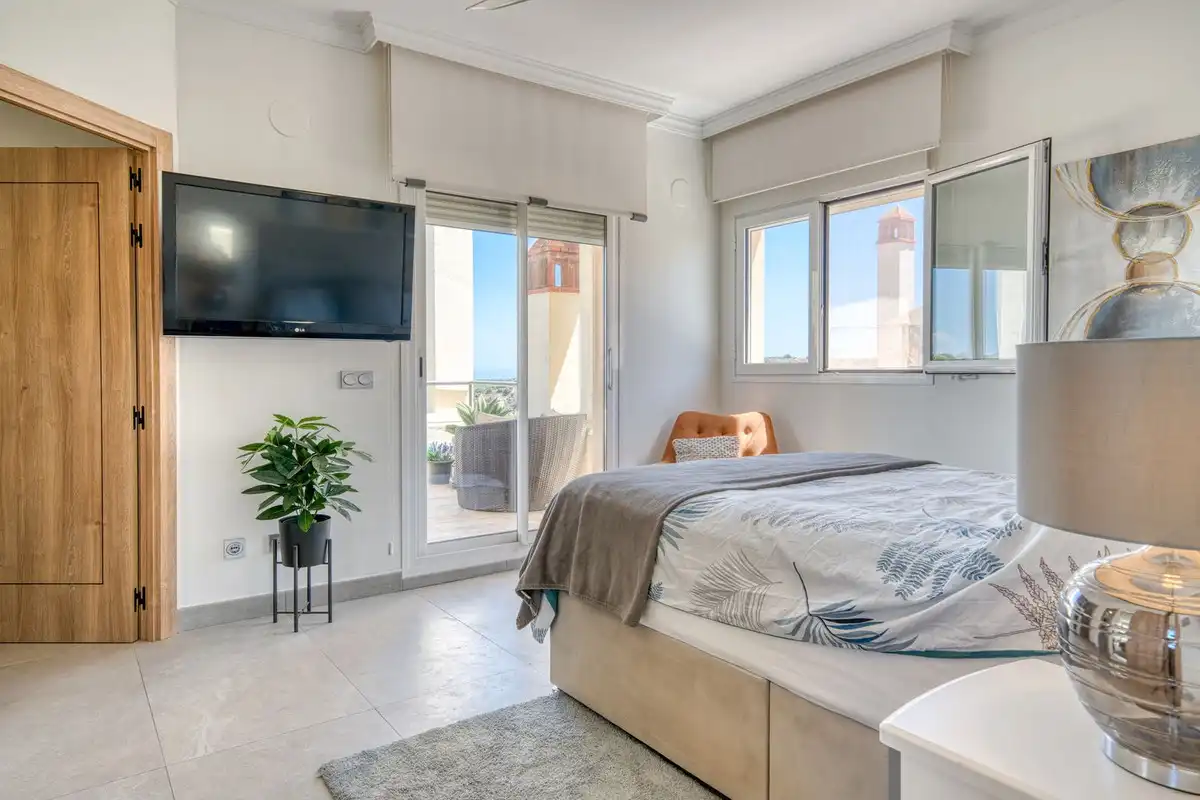 Dormitori de Dúplex en venda en Sotogrande amb Aire condicionat, Terrassa i Traster