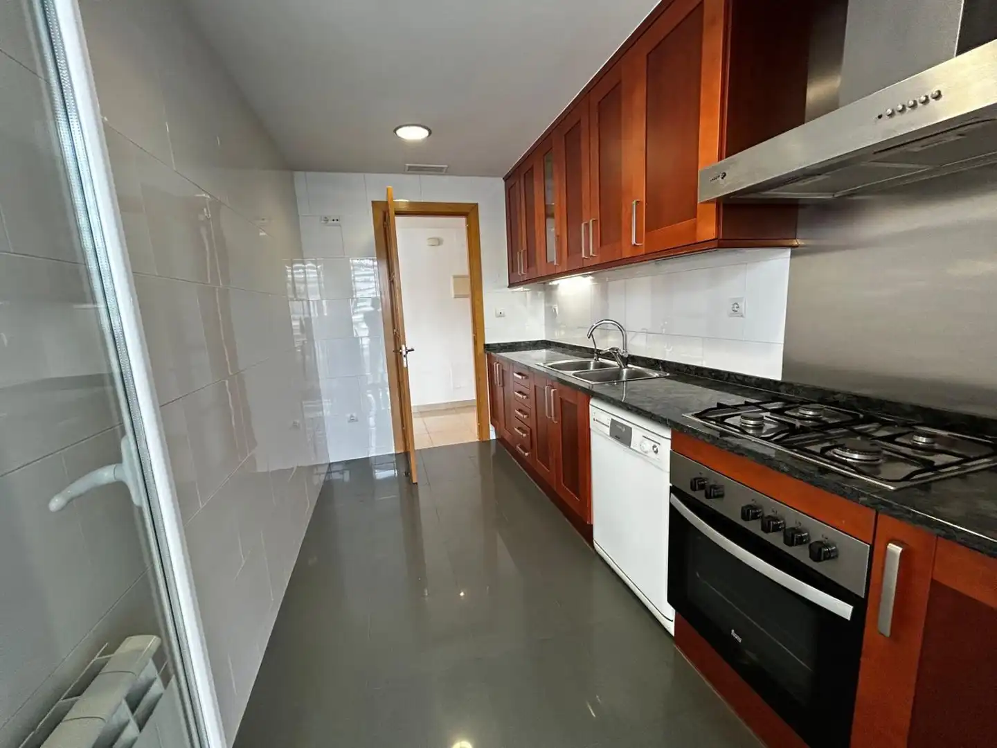 Küche von Wohnung zum Verkauf in Sitges mit Klimaanlage, Heizung und Terrasse